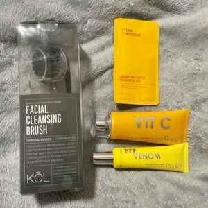 Charcoal Facial Cleansing Brush - Black